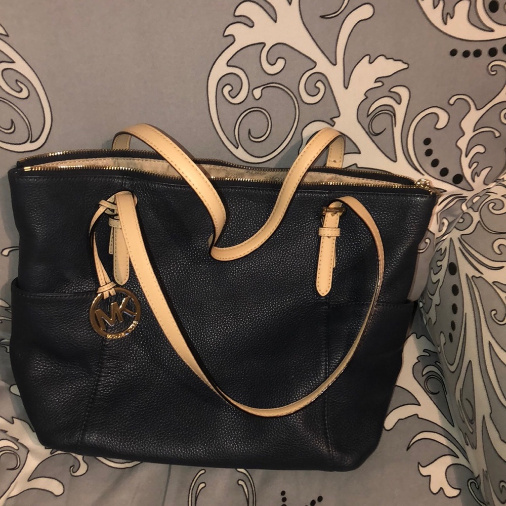 Mk bag good condition clean not signs on wear